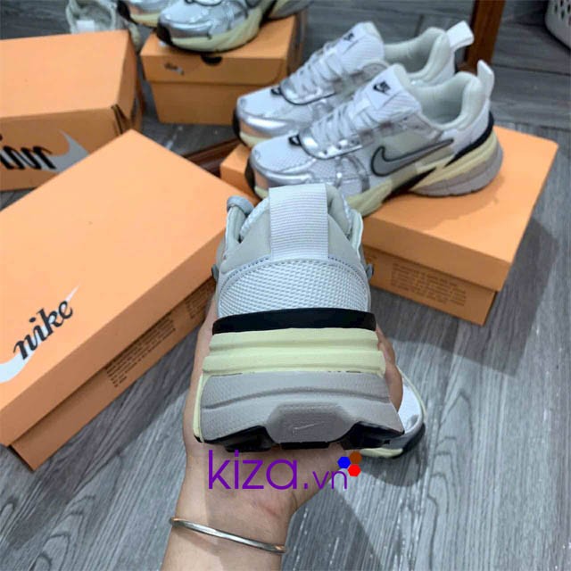 Sneaker Nike V2K gray