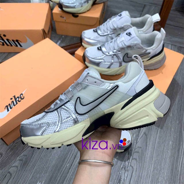 Giày thể thao nam Nike V2K