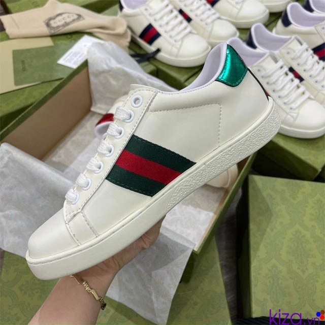 Giày Gucci rắn thêu