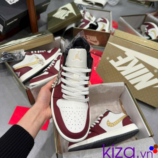 Giày thể thao nữ nike jordan đỏ