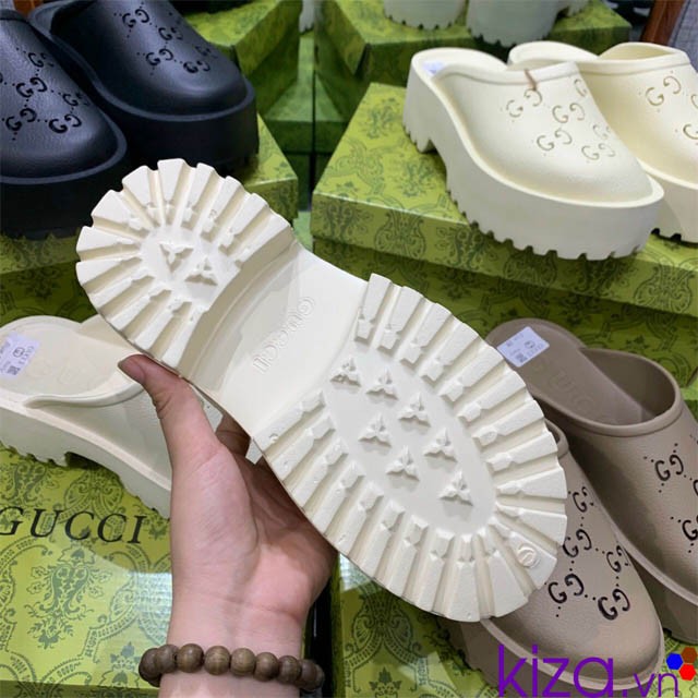 sục gucci màu trắng