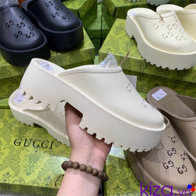 sục gucci cho bạn gái