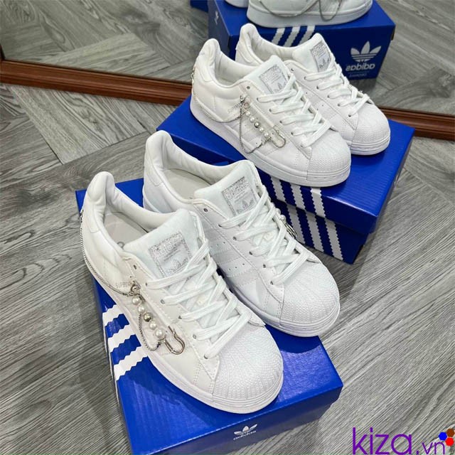 Giày adidas nữ mũi sò