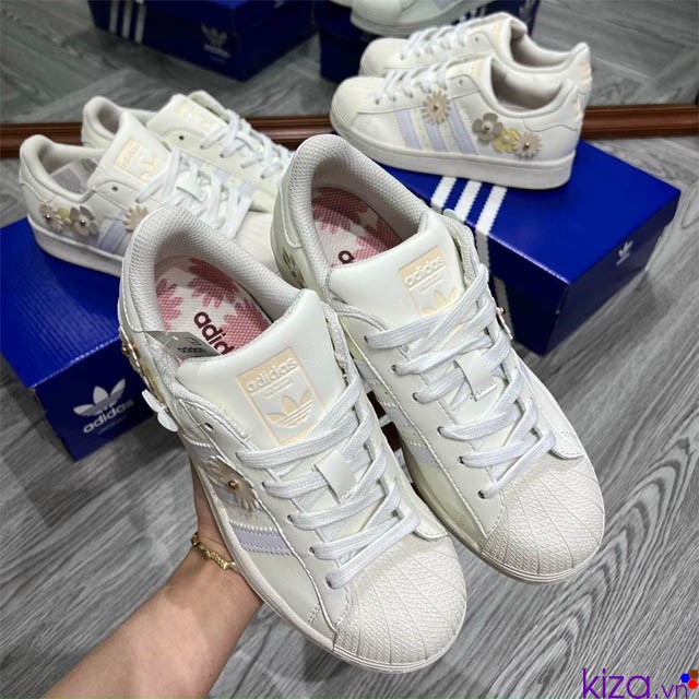 Mua Giày adidas mũi sò hoa ở đâu