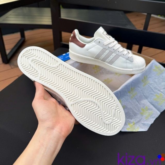 giày adidas nam mũi sò màu trắng kẻ nâu