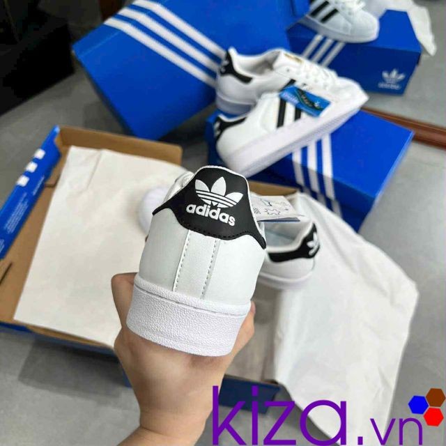 Giày adidas mũi sò