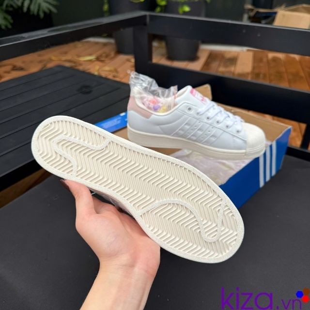 Giày adidas mũi sò gót hồng