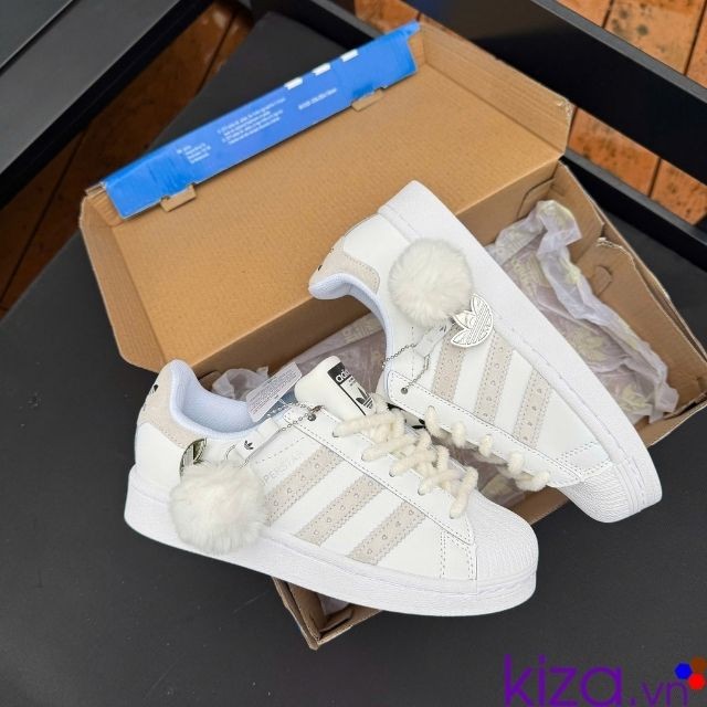 Adidas mũi sò màu trắng kem