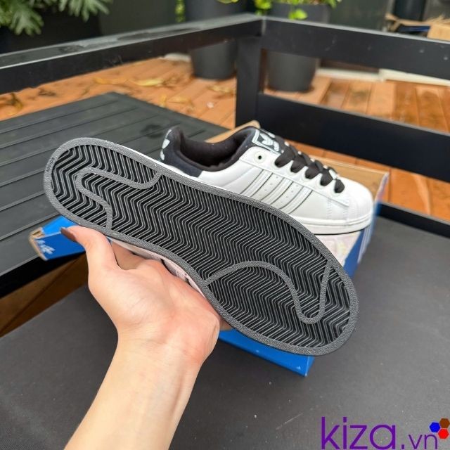adidas sò màu trắng