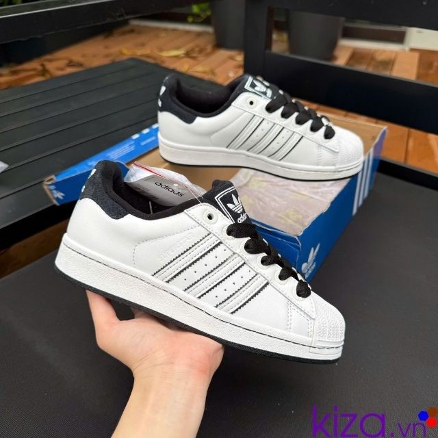 Giày Adidas mũi sò màu trắng lót đen