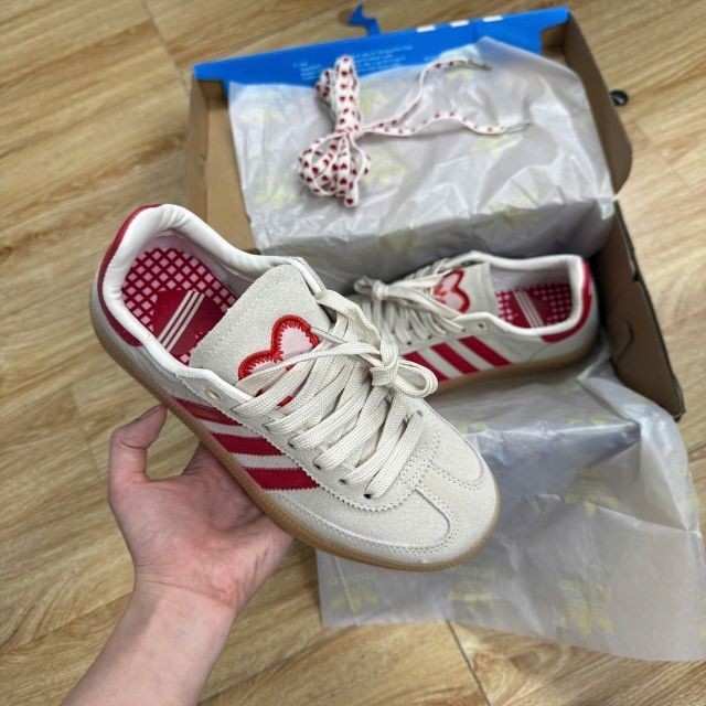 Giày adidas spezial màu trắng hình tim cho nữ