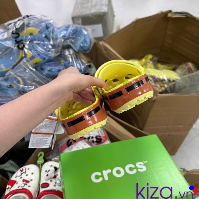 Dép crocs màu vàng