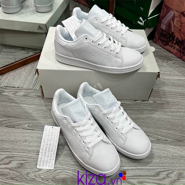 Sneaker màu trắng