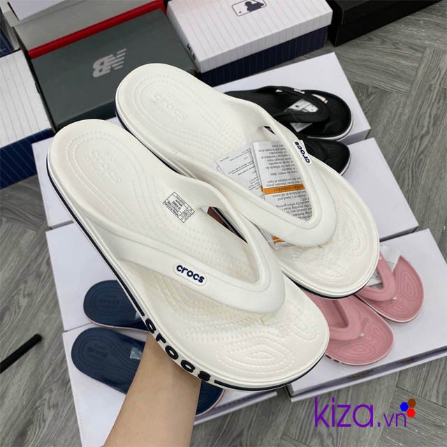 dép xỏ ngón crocs màu trắng