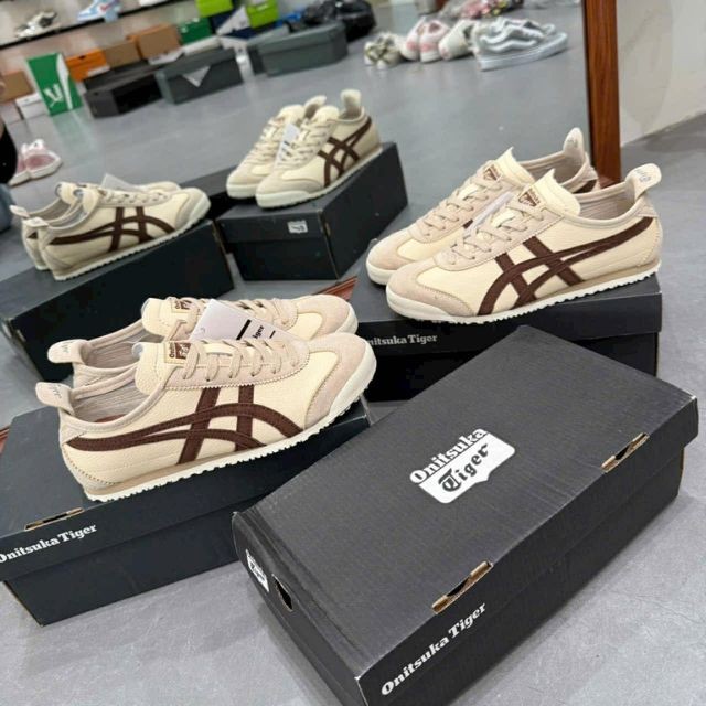 Giày Onitsuka Tiger màu kem kẻ nâu