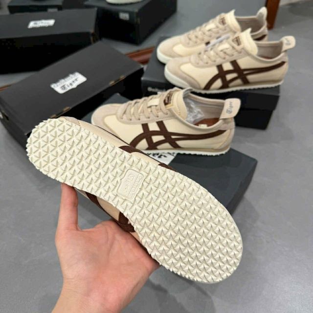 Giày Onitsuka Tiger màu kem kẻ nâu