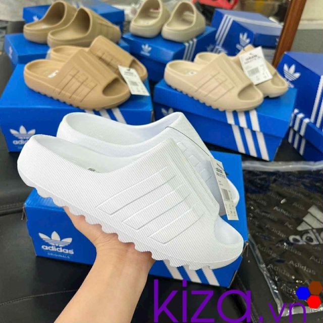Dép Adidas quai ngang màu trắng