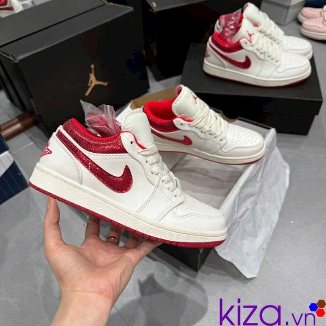 Giầy nike jordan thấp cổ màu trắng đỏ