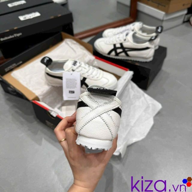 Giày Onitsuka Tiger màu trắng kẻ đen