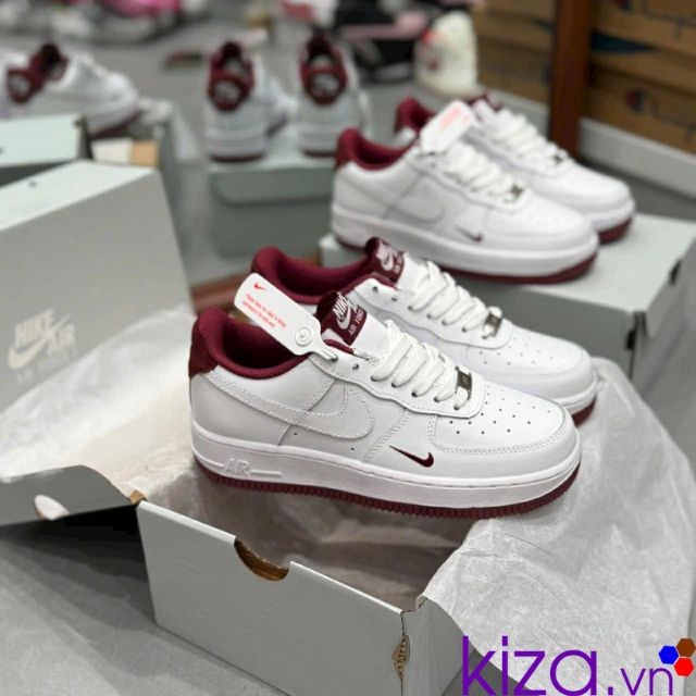 Giày nike nữ airforce màu trắng lót đỏ mận