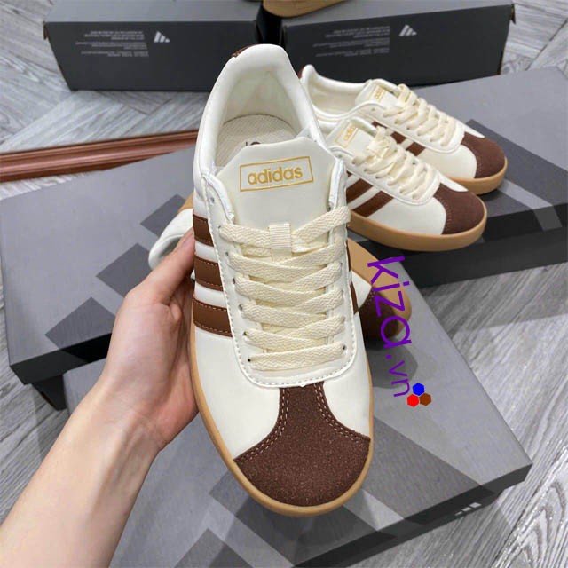 Giày Adidas nữ  màu kem nâu