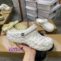 sục crocs màu trắng tại sài gòn