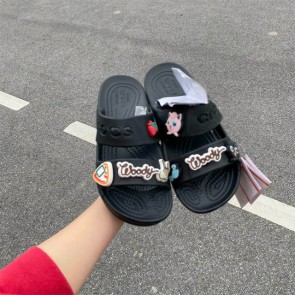 Sandal Crocs màu đen nữ