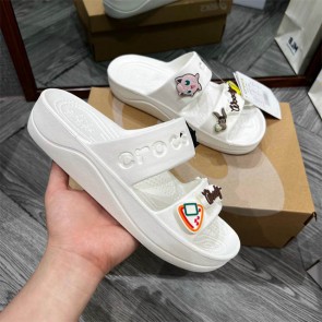 Sandal Crocs màu trắng