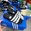 Dép Adidas quai ngang sọc bản to màu đen trắng