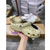 Dép sục Crocs  Classic sầu riêng màu kem vàng