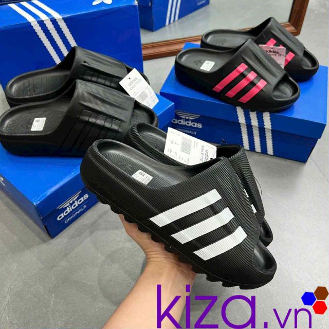 Dép adidas màu đen sọc trắng