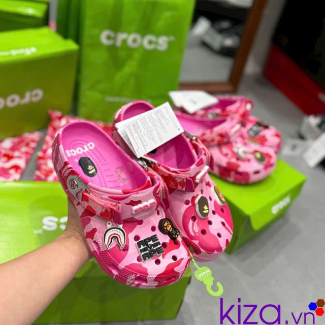 D&eacute;p sục crocs bape camo m&agrave;u hồng