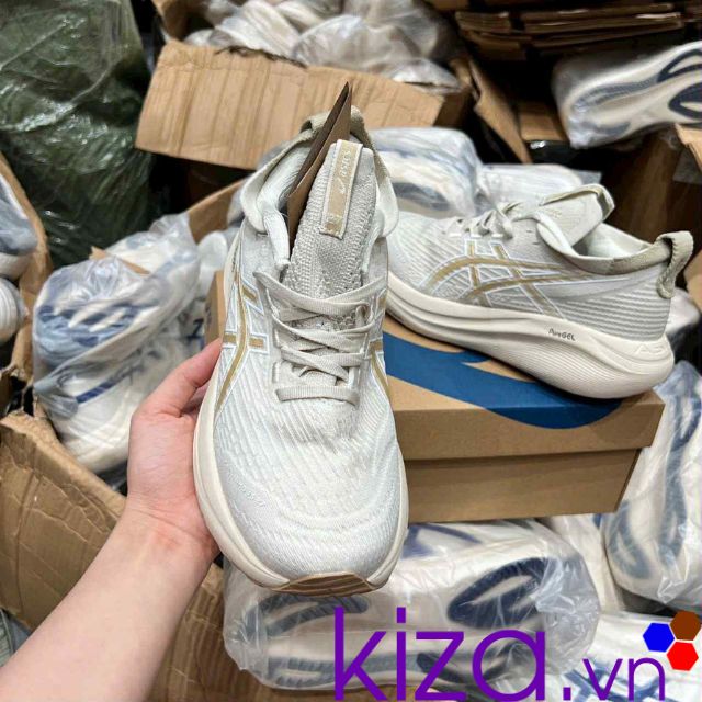 Giày chạy bộ asics