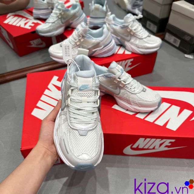 Gi&agrave;y Nike V2k M&agrave;u trắng bạc kẻ xanh