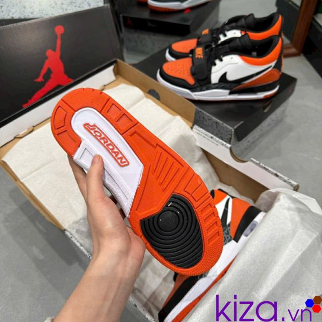Gi&agrave;y Nike Jordan 3 Retro đen cam