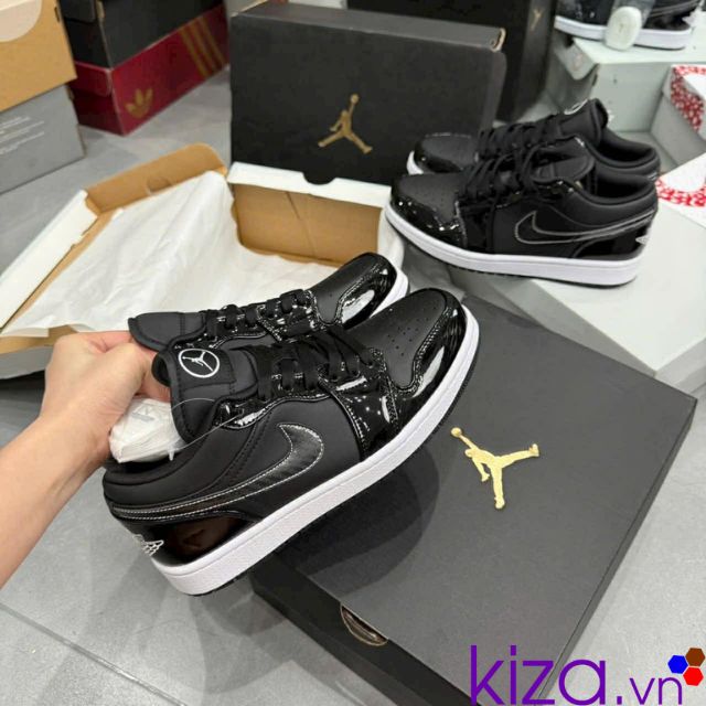 Giày nike nữ Jordan da màu đen bóng Giày nike nữ Jordan da màu đen bóng