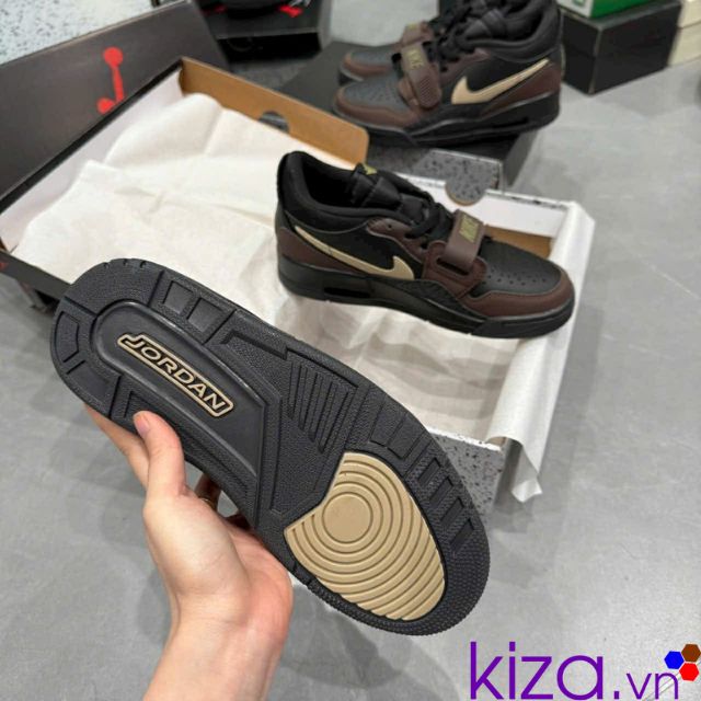 Gi&agrave;y Nike Air Jordan 3 Retro đen n&acirc;u