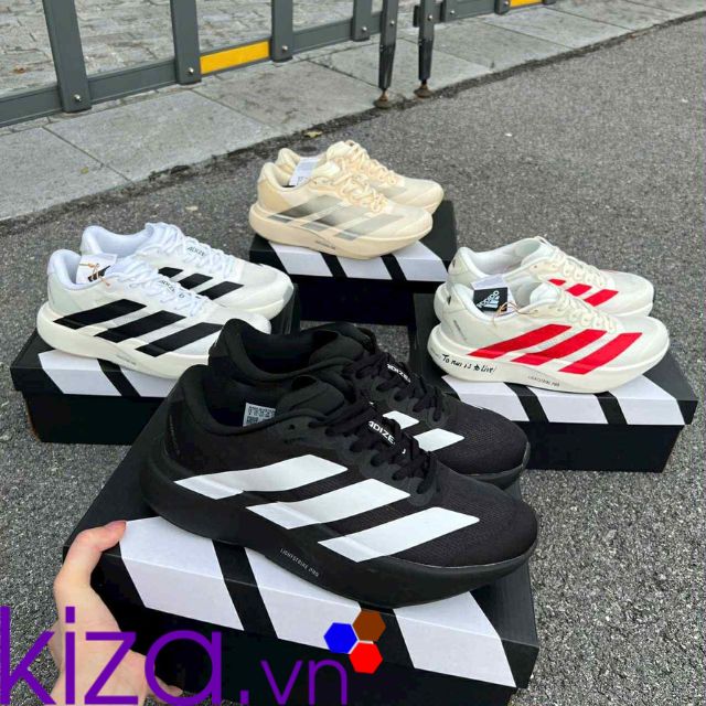 Giày chạy bộ Adidas Adizero màu đen sọc trắng