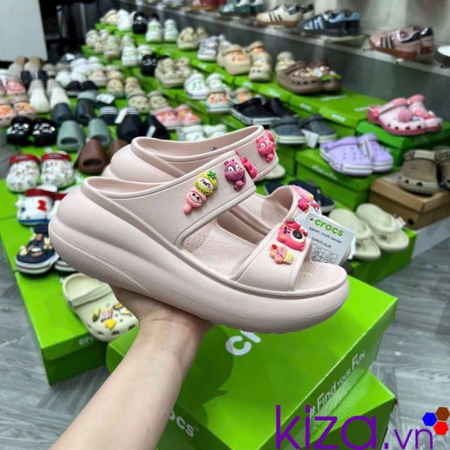 Dép sandal crocs đế cao màu hồng
