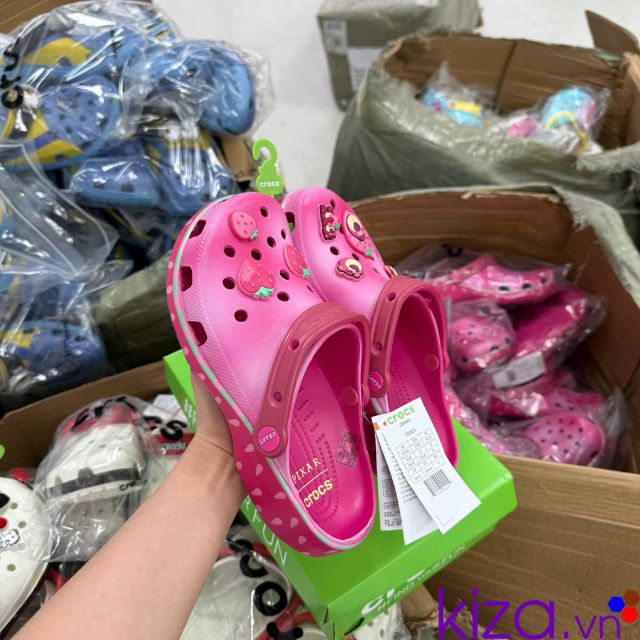 D&eacute;p crocs gấu d&acirc;u nữ