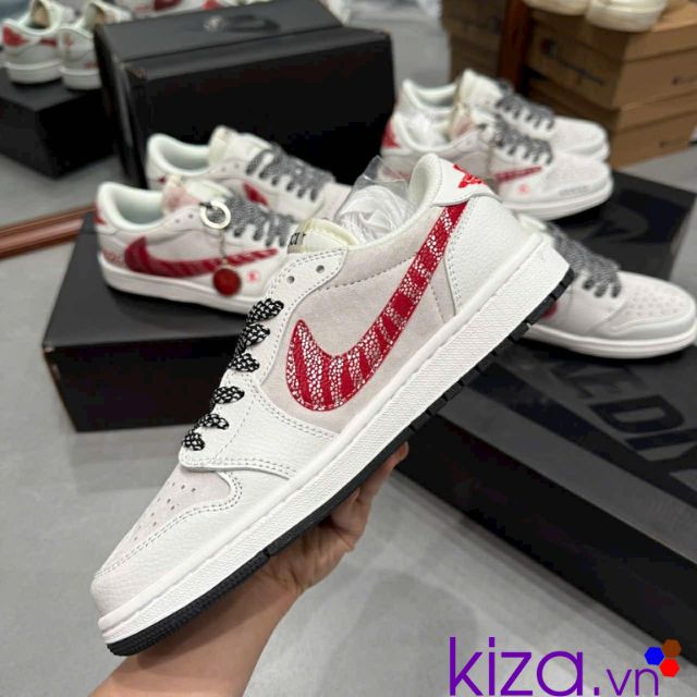 giày nike Jordan gucci replica màu trắng xám vảy đỏ giày nike Jordan gucci replica màu trắng xám vảy đỏ