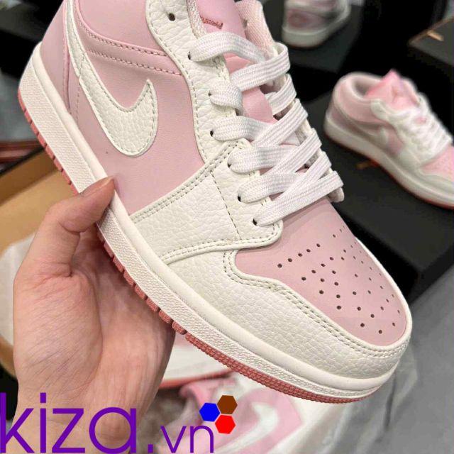 Gi&agrave;y Nike nữ m&agrave;u hồng kem
