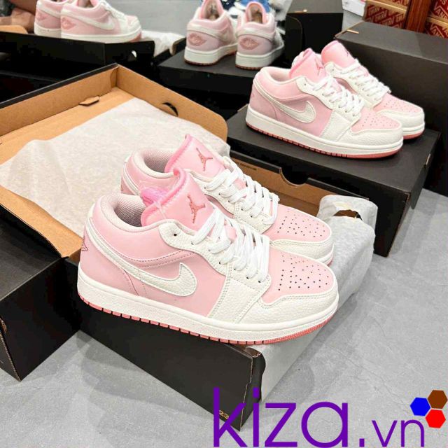 Gi&agrave;y Nike nữ m&agrave;u hồng kem
