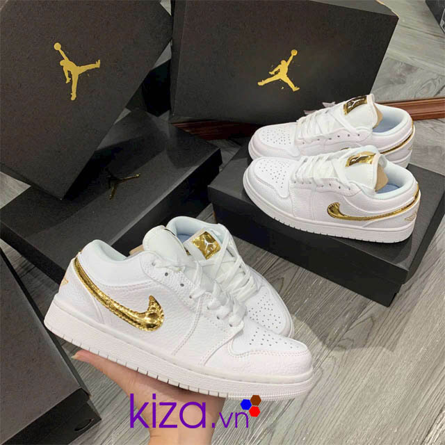 Giày nike jordan nam nữ màu trắng móc vàng Giày nike jordan nam nữ màu trắng móc vàng
