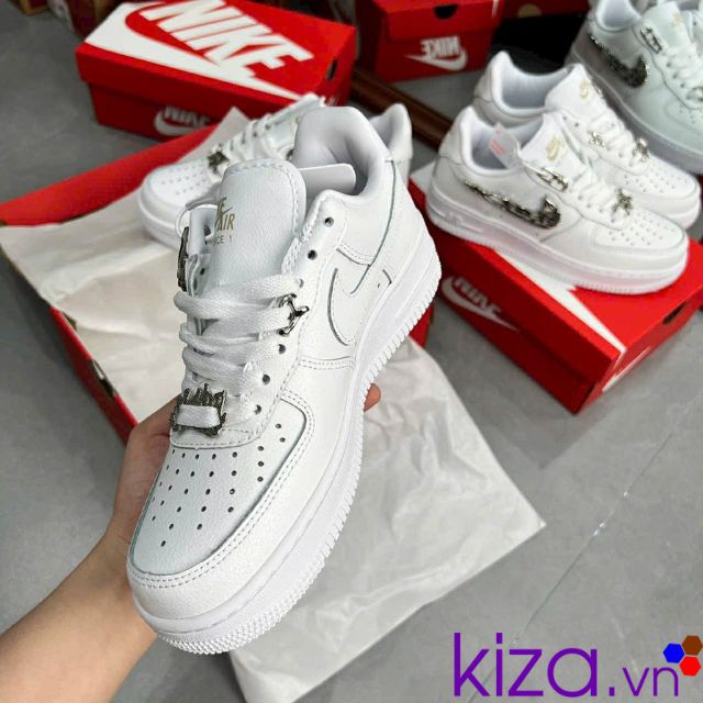 Giày nike airforce màu trắng móc đính đá Giày nike airforce màu trắng móc đính đá
