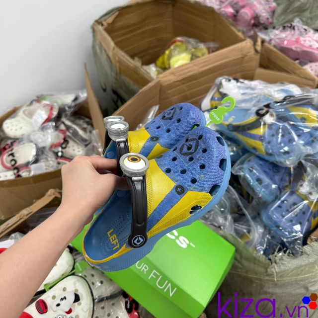 D&eacute;p crocs nữ minion