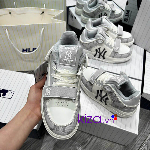 Gi&agrave;y MLB of quai d&aacute;n NY m&agrave;u x&aacute;m nam