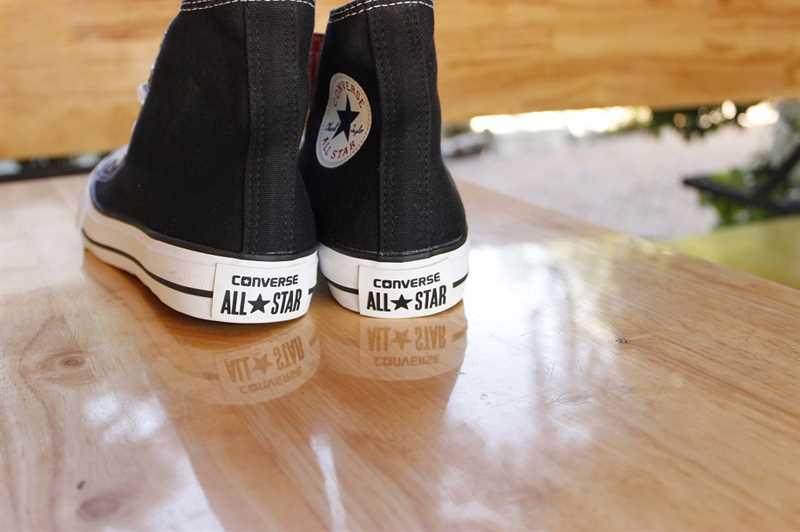 giay converse classic cao co mau den 002