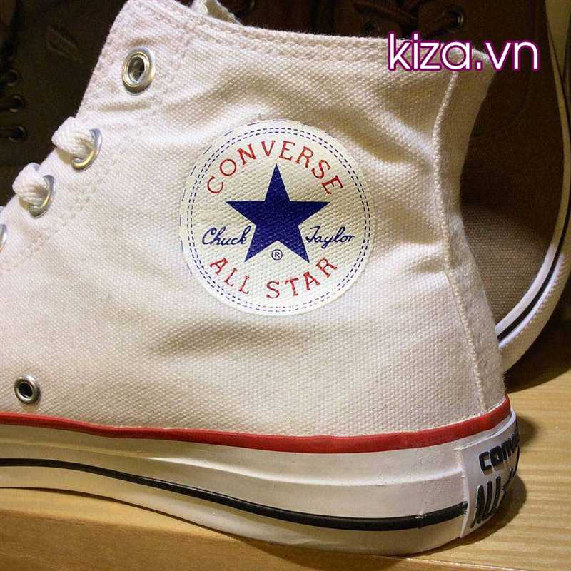 Giày converse màu trắng cao