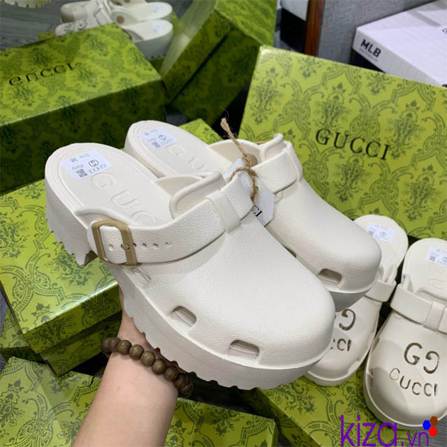 Sục Gucci đế cao dập logo màu trắng